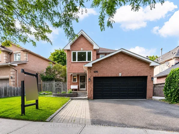 696 Lamour Rd, Pickering, ON L1V 6N9