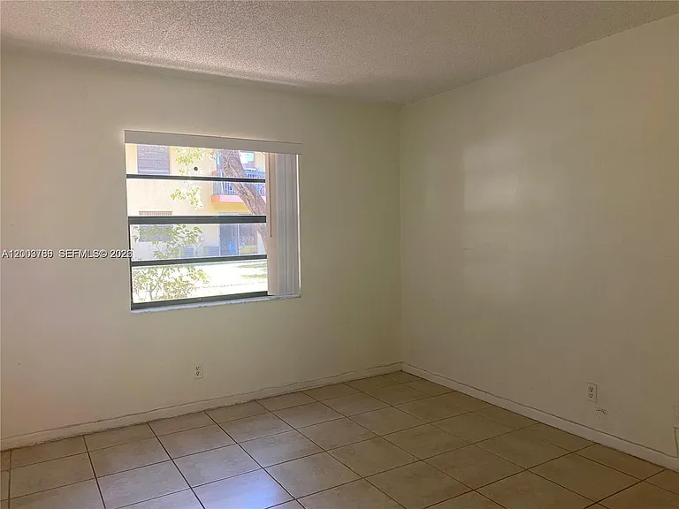 4033 Lakeside Dr #4033 — Photo 12