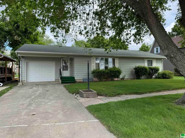 204 Myrtle St, Aurelia, IA 51005