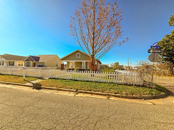 3rd image of 1224 N Market Ave