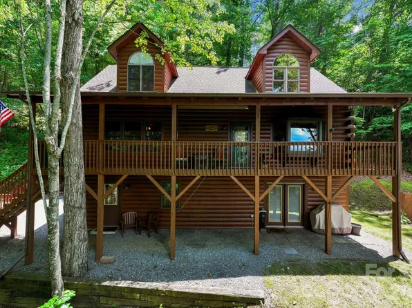 394 Hickory Dr, Waynesville, NC 28786