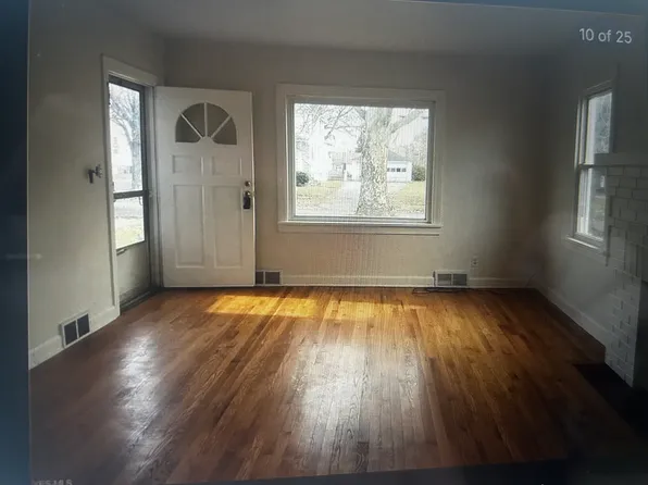 156 Piccadilly St, Campbell, OH 44405
