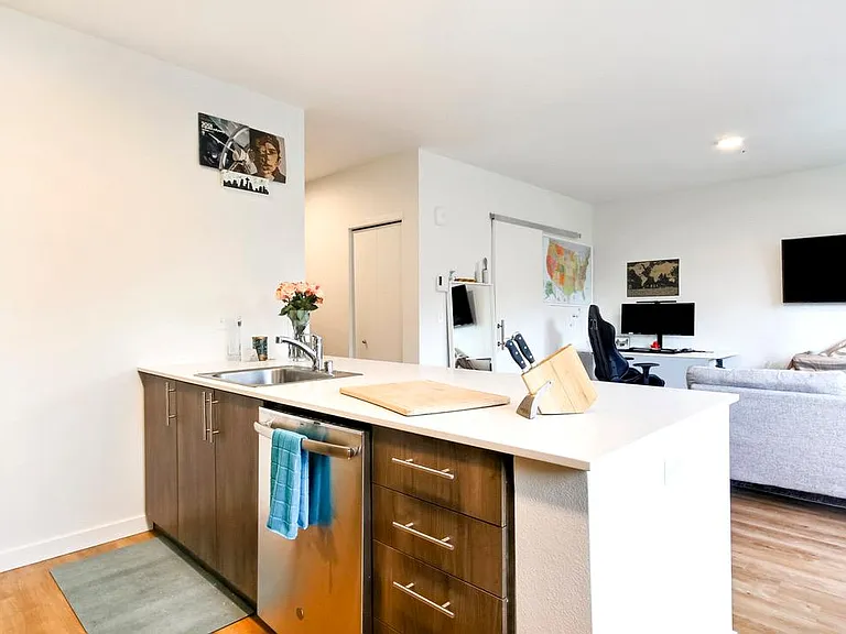121 12th Ave E #307 — Photo 3