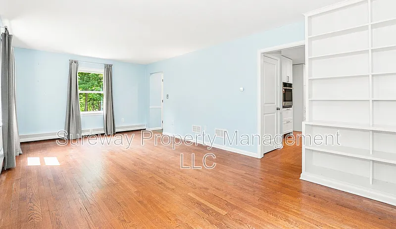 5 bed, 4.5 bath, 2930 sqft, $5,600 — Photo 4