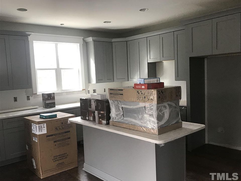2nd image of 1019 Brighton Rd