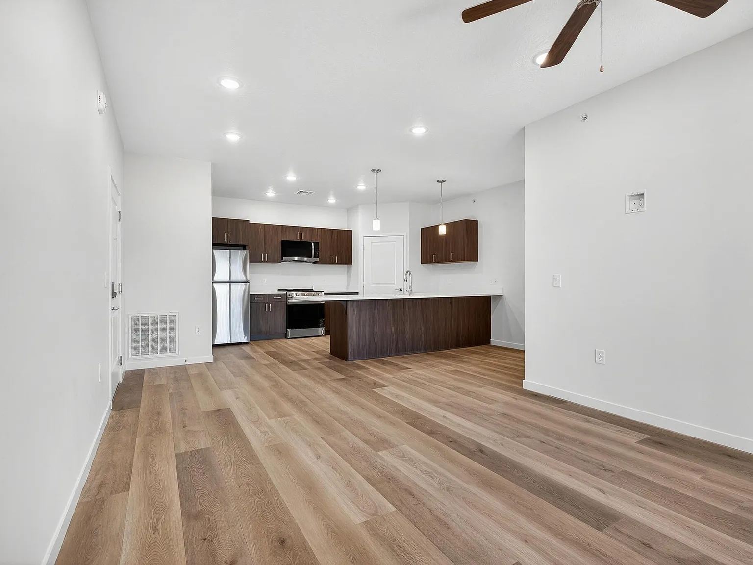 Mountain View Apartments - B-104 — Photo 3