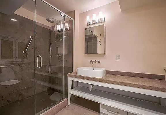 4th image of 216 E 52nd St #1B