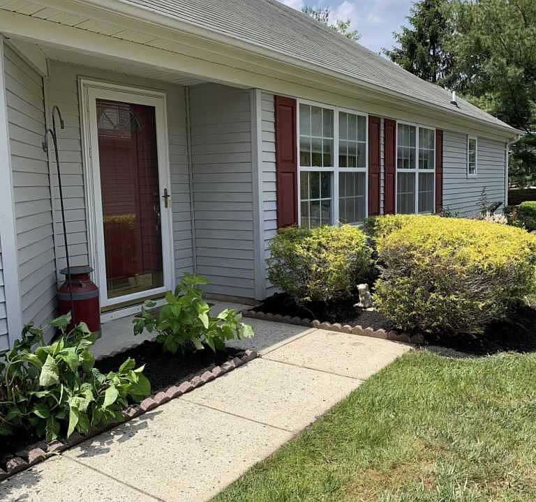 1st image of 6 Rosewood Dr