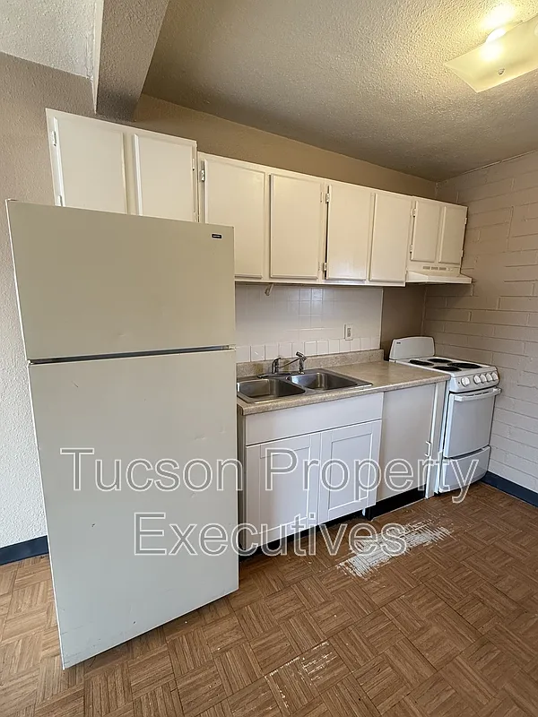 Studio, 1.0 bath, 350 sqft, $555 — Photo 2