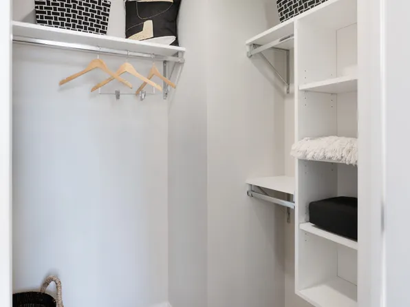 25 Christopher Columbus Drive image 5 of 11