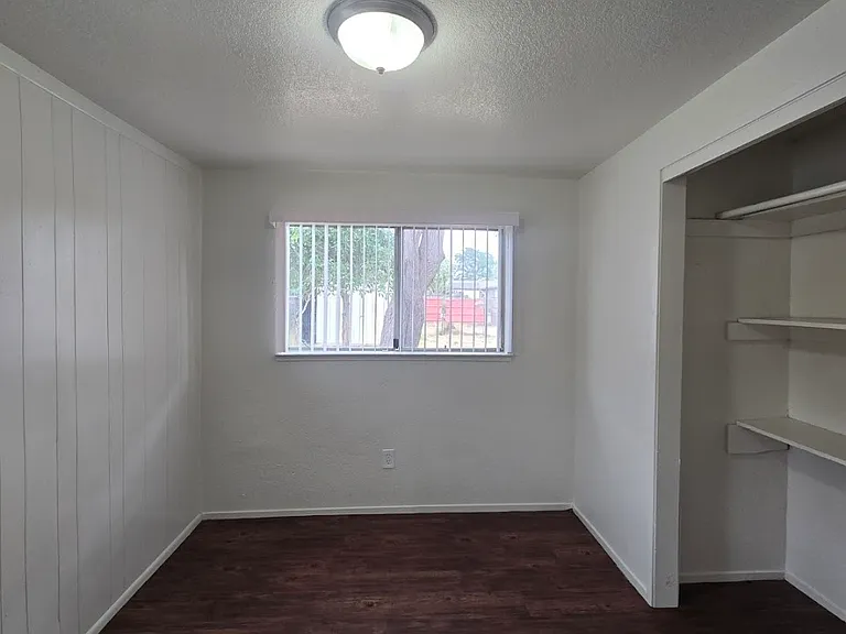 2513 S 10th St — Photo 22