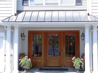 8 Franklin Ct, Newtown, CT 06470