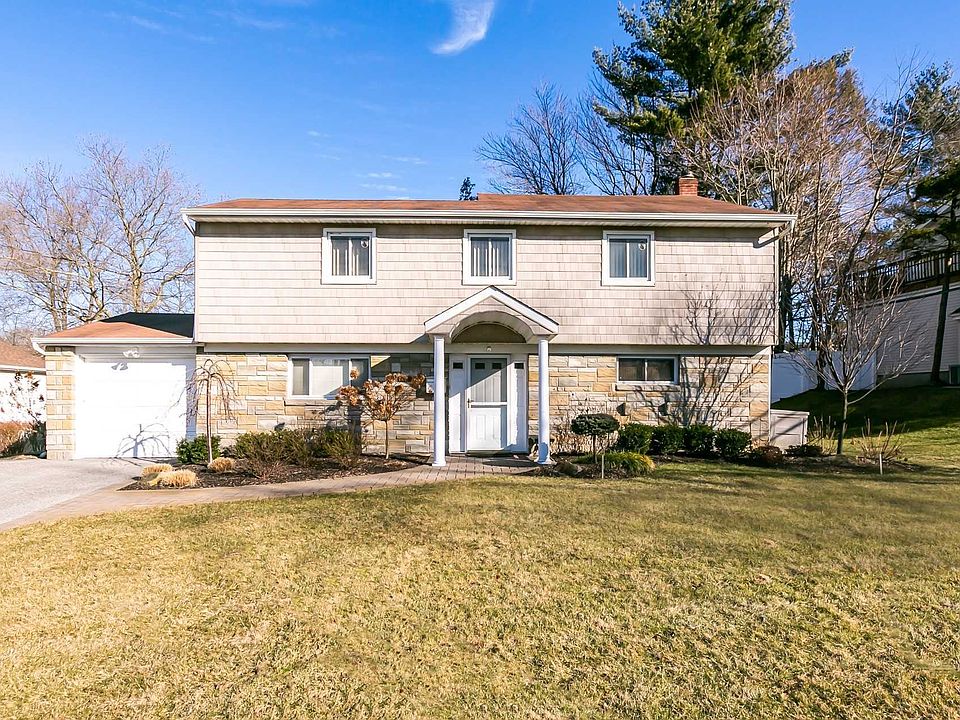 1st image of 8 Dover Ln