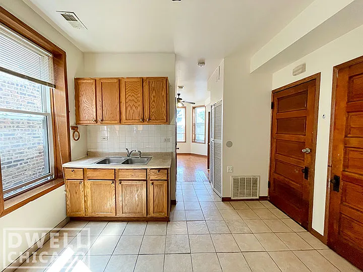 1620 W 38th St #2F — Photo 4