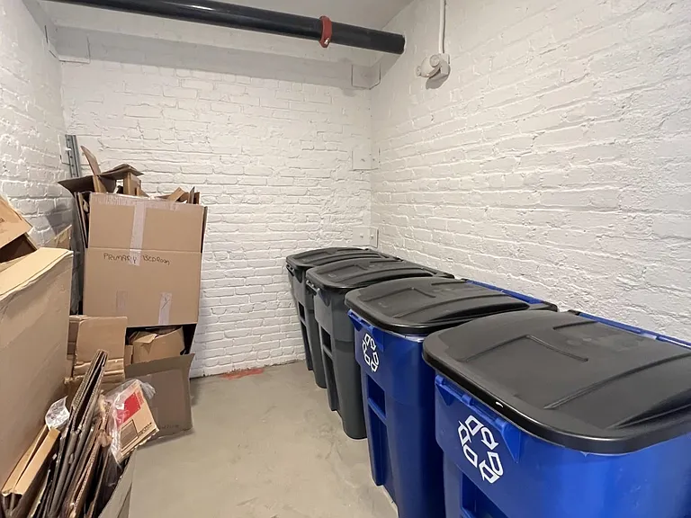 141 Christopher Columbus Dr #2 — Photo 35