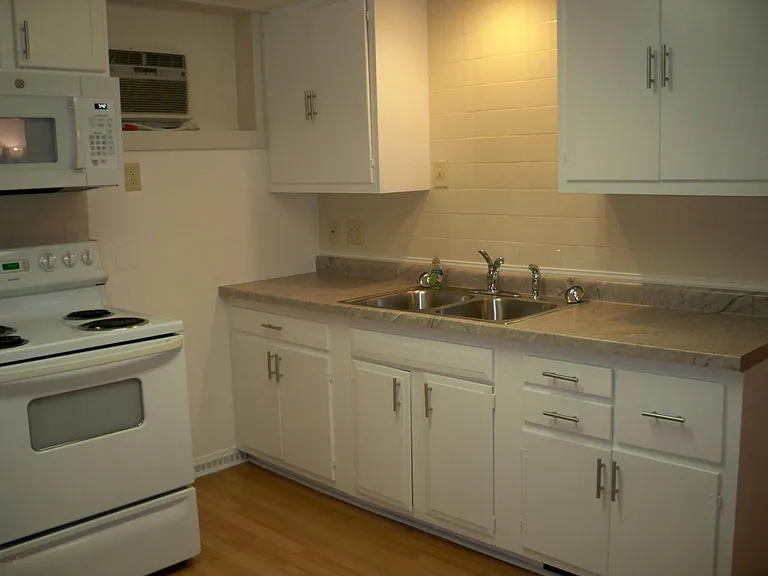 331 W Cedar St #1 — Photo 3