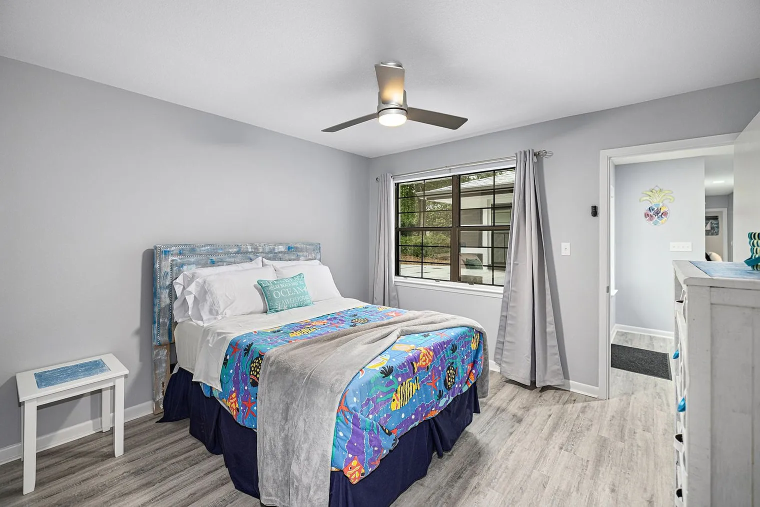 6 bed, 3.0 bath, 27275 sqft, $3,231 — Photo 3