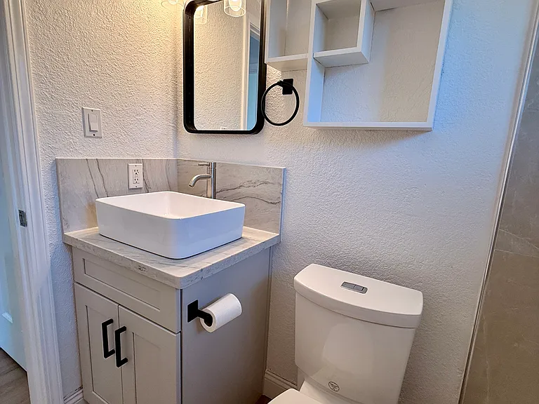 1265 Bouret Dr #4 — Photo 32