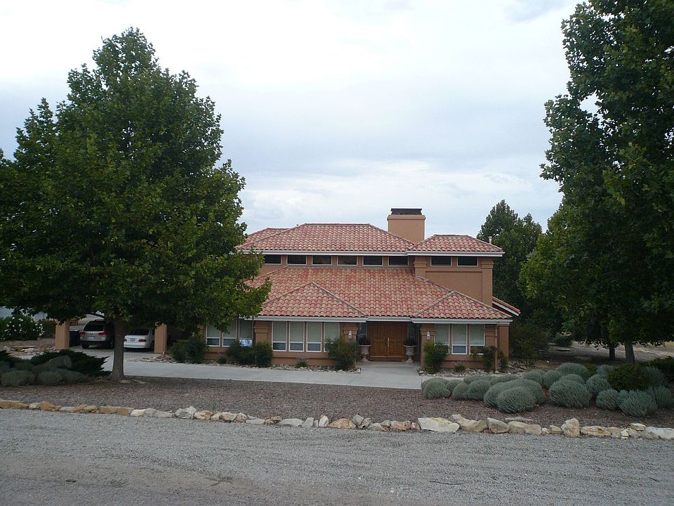 Front of 2955 Ardilla Rd