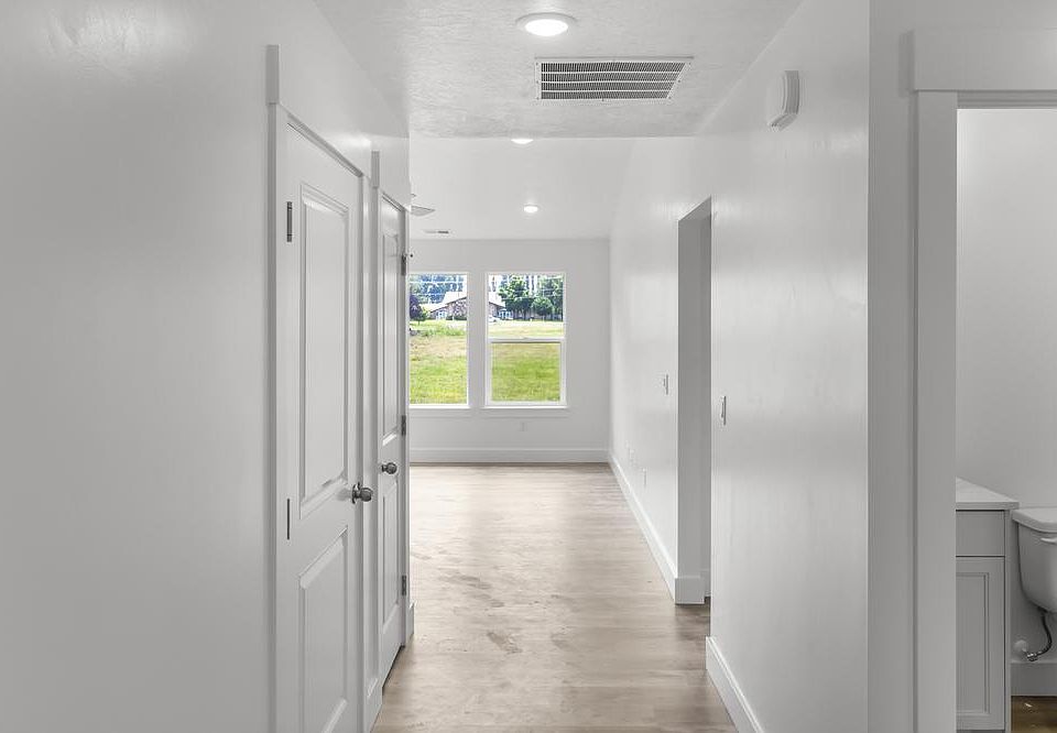 Entry Way 08 03 2023