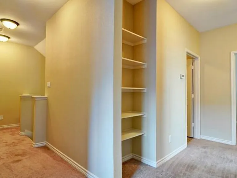 College Ave Apartments — Photo 28