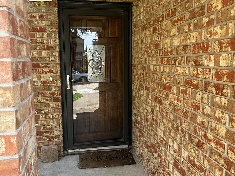 2021 Pheasant Dr — Photo 2
