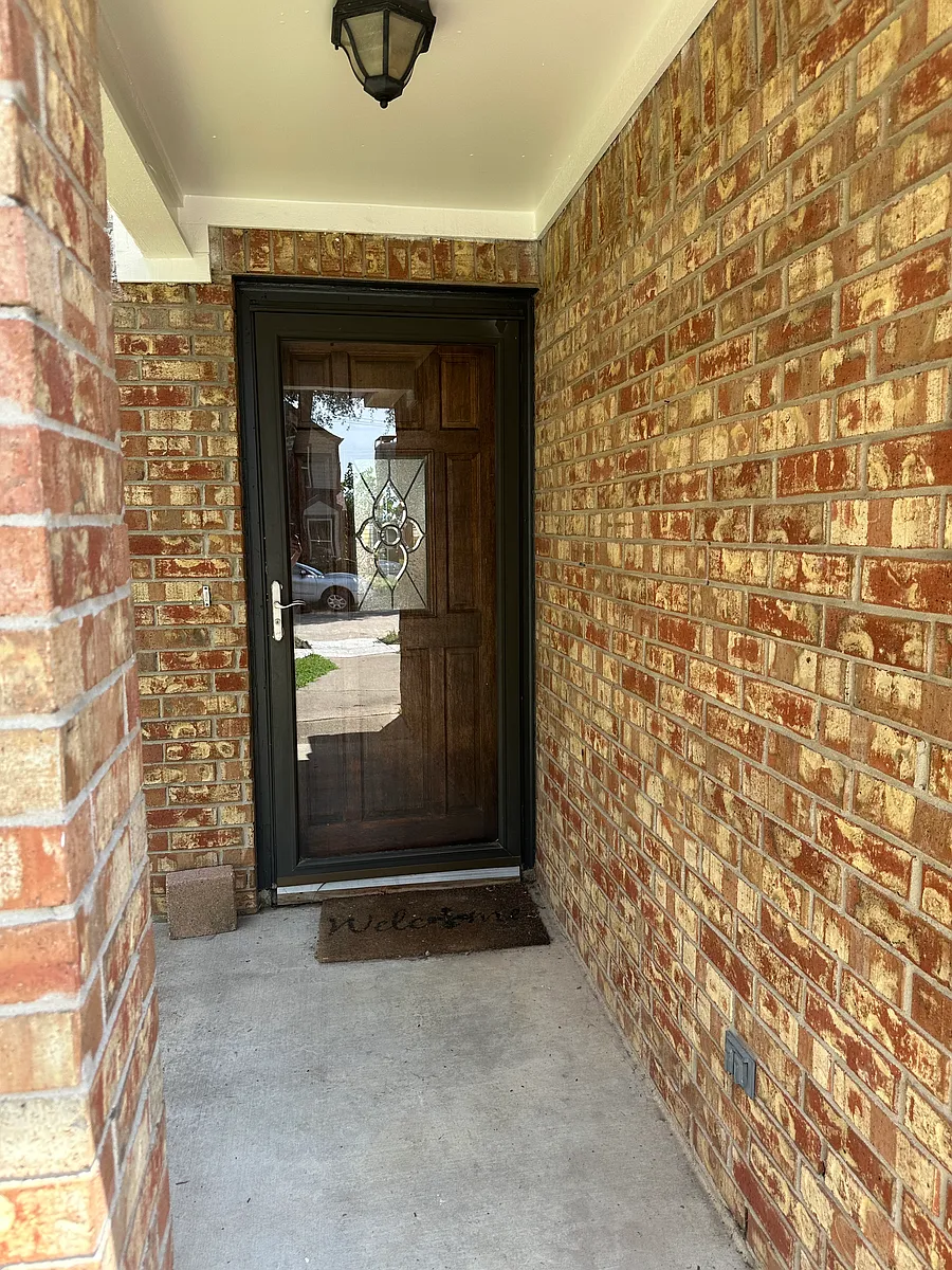 Building Photo - 2021 Pheasant Dr
