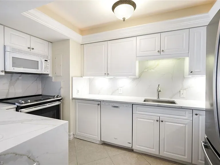 3443 Gulf Shore Blvd N #309 — Photo 10