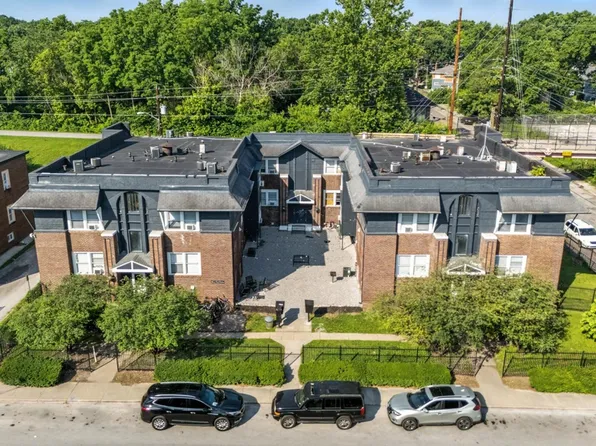 Balsam Avenue Apartments - The Courts