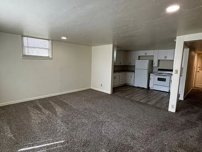 533 Wayne Ave — Photo 3