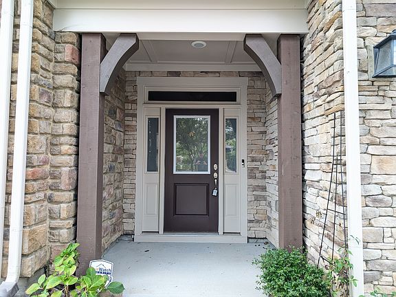 4th image of 467 Methven Grove Dr