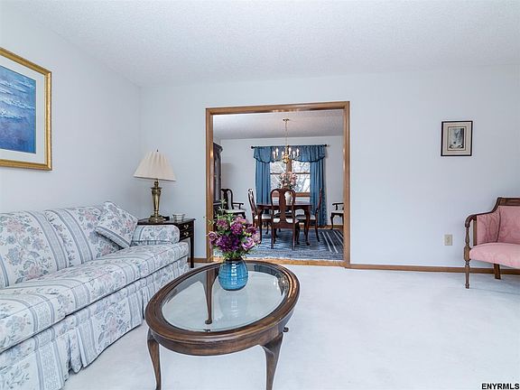 3rd image of 8 White Fir Dr