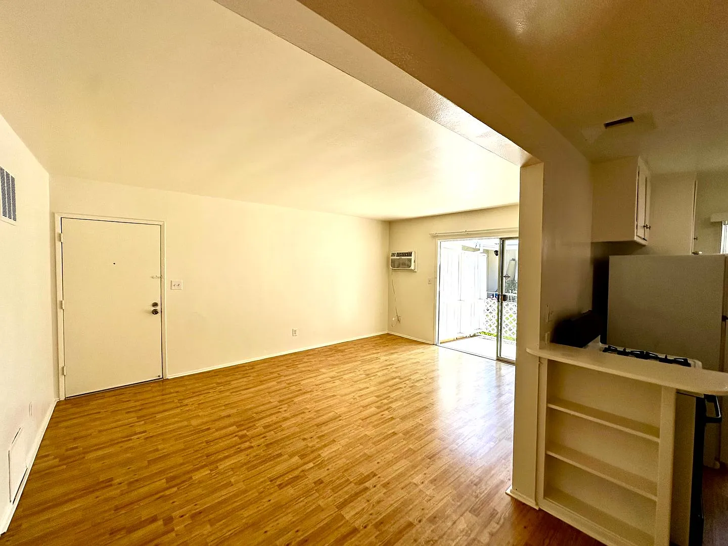 5748 Hazeltine Ave. — Photo 3