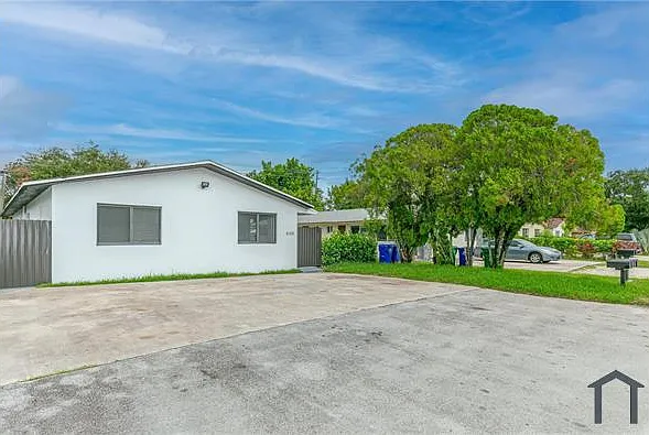 6125 SW 40th Ct — Photo 2