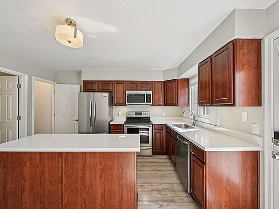 5th image of 19617 Rosewood Ct