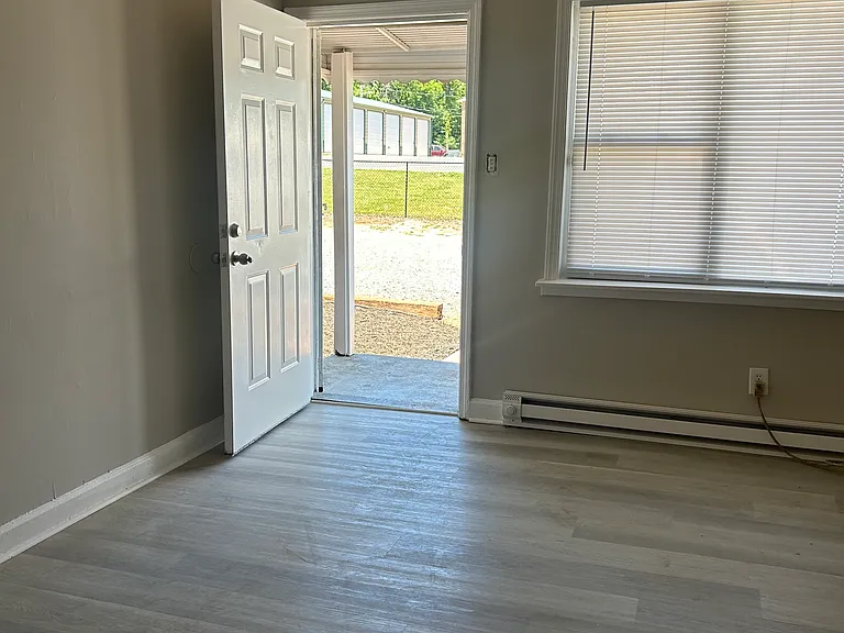 1604 N Long St — Photo 9