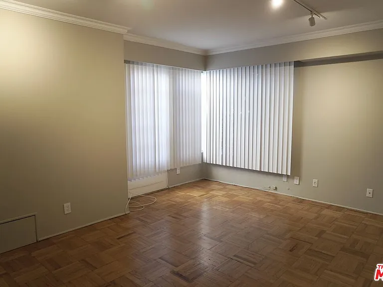 951 Masselin Ave — Photo 19