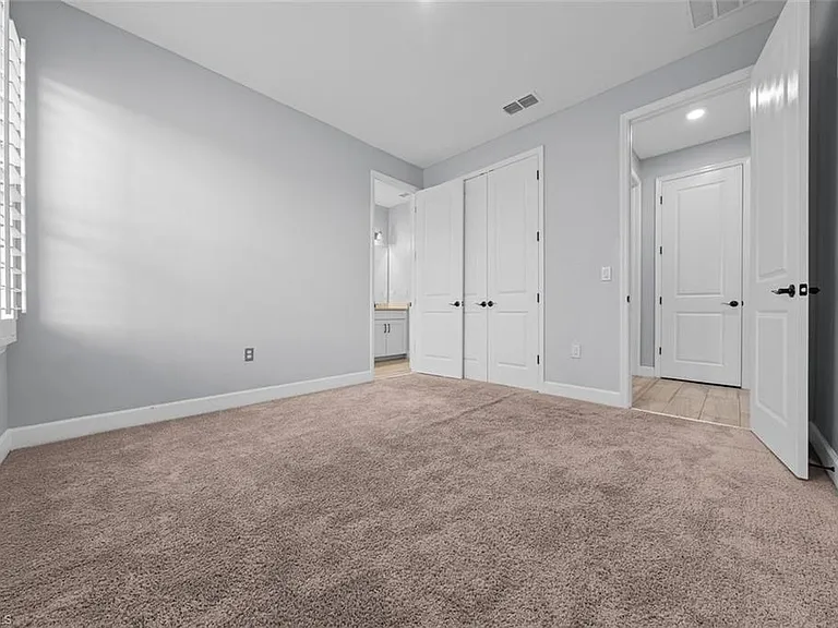 2038 Grove Dr — Photo 12