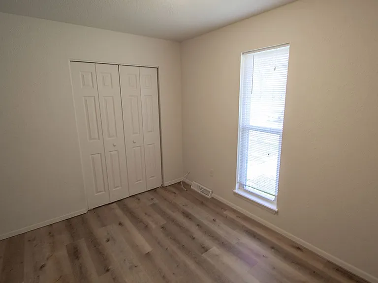 1007 W Ash St — Photo 19