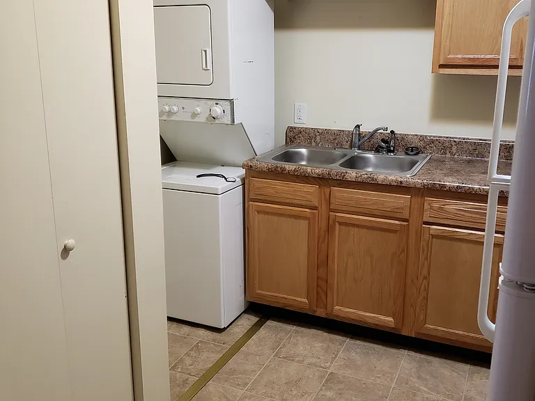 310 Newton St — Photo 1