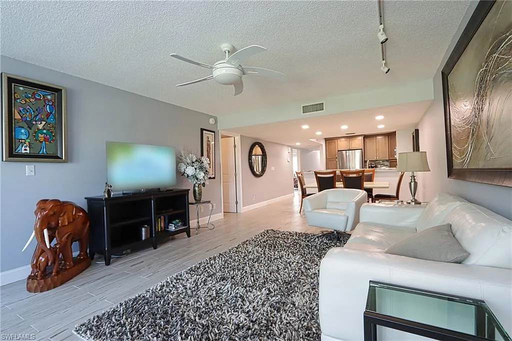 3 bed, 2.0 bath, 1542 sqft, $8,000 — Photo 2