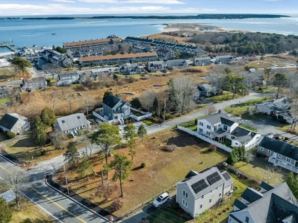 94 Circuit Ave, Barnstable, MA 02630