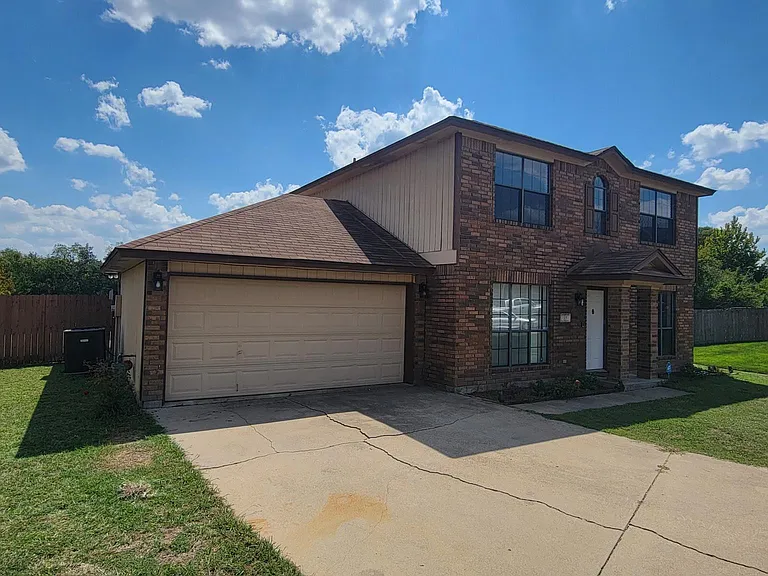 2315 Bernice Cir — Photo 2