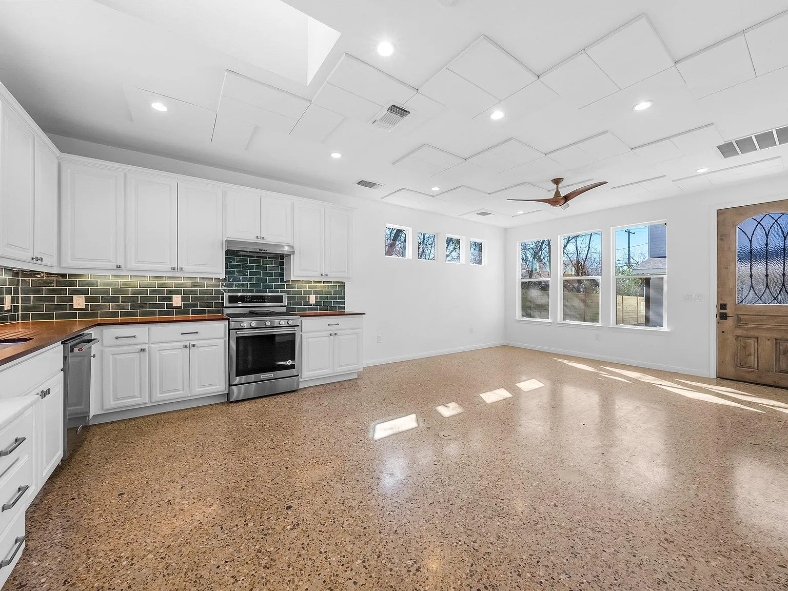 2 bed, 2.5 bath, 1056 sqft, $2,500 — Photo 4