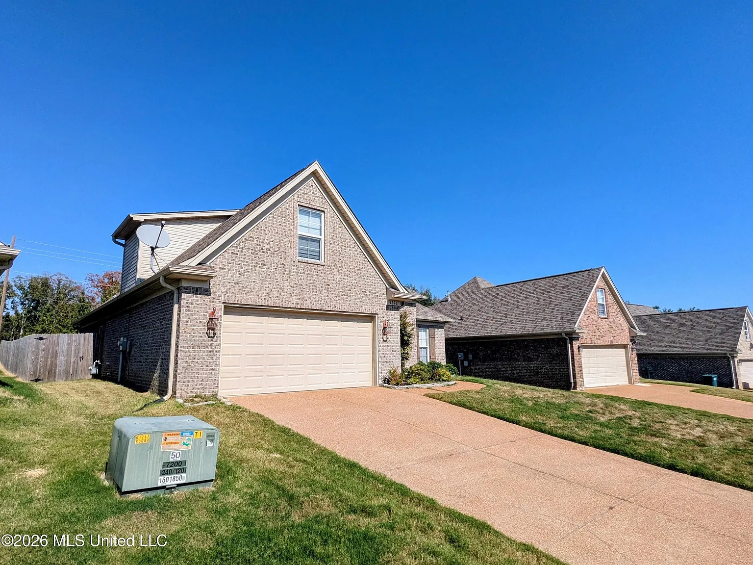 3 bed, 2.0 bath, 1887 sqft, $2,295 — Photo 3