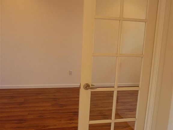 5th image of 914 Wagon Wheel Ln
