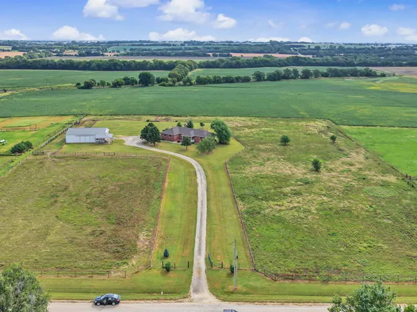 2418 Flag Rd, Abilene, KS 67410