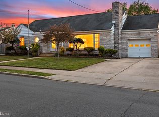 13 Coral Dr, Hamilton, NJ 08619