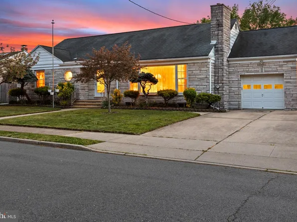 13 Coral Dr, Hamilton, NJ 08619