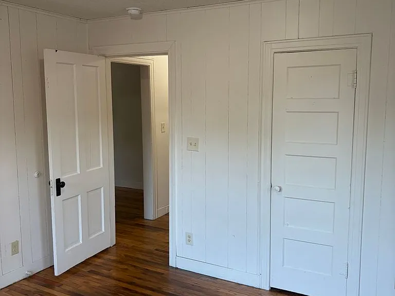 723 Hall St — Photo 16